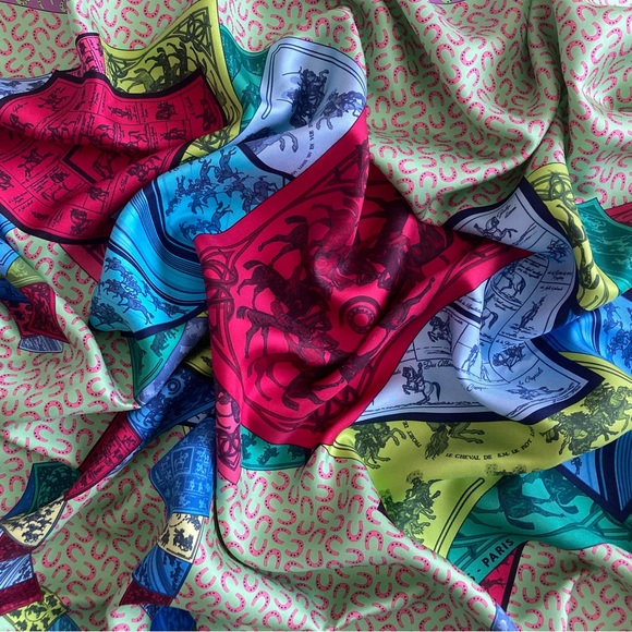 Brand New Hermes A Cheval Sur Mon Carre Silk Scarf - Picture 14 of 15